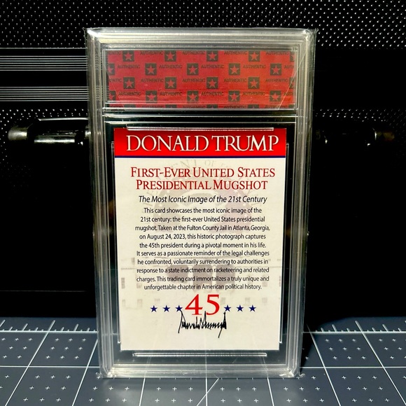 ♦️SOLD♦️DONALD TRUMP 45th US President Mugshot Trading Card “NEVER SURRENDER” - Picture 2 of 2